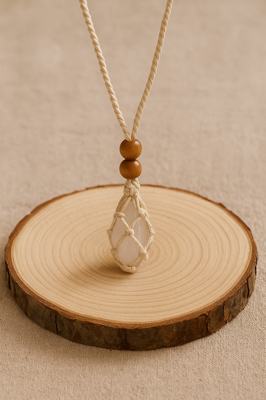 Collier Support Macramé – Beige Naturel & Élégance Artisanale